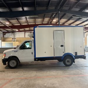 FORD E-350 CUTAWAY - 3