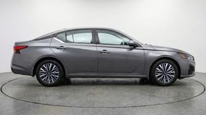 صورة 8 لـ 2025 Nissan ALTIMA SV