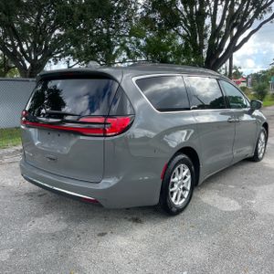 2022 Chrysler PACIFICA TOURING L photo 8