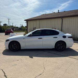 2021 ALFA Romeo GIULIA TI SPORT 照片 3