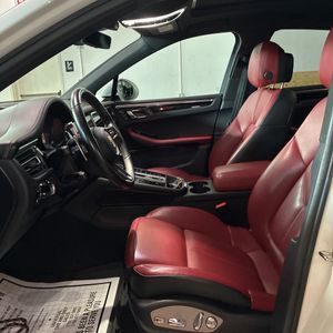 2023 Porsche MACAN T — миниатюра 32