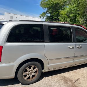 CHRYSLER TOWN & COUNTRY TOURING - 9