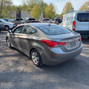 HYUNDAI ELANTRA GLS - 5