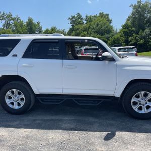 2014 Toyota 4RUNNER SR5 thumbnail 11