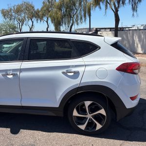 HYUNDAI TUCSON LIMITED - 6
