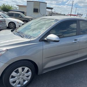 KIA RIO 5-DOOR S - 2