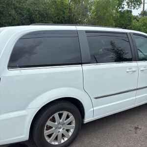 CHRYSLER TOWN AND COUNTRY TOURING - 9