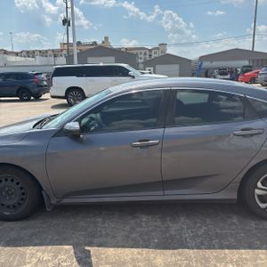 2018 Honda CIVIC LX photo 4