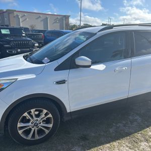 FORD ESCAPE SE - 2