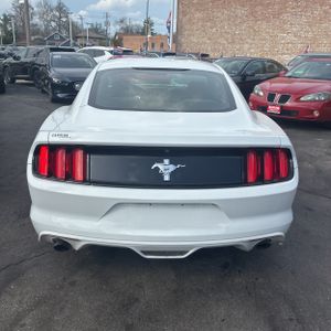 FORD MUSTANG V6 - 6