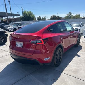 TESLA MODEL Y LONG RANGE - 8