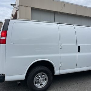 CHEVROLET EXPRESS 2500 - 9