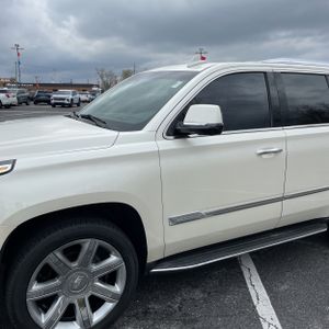 CADILLAC ESCALADE LUXURY - 2