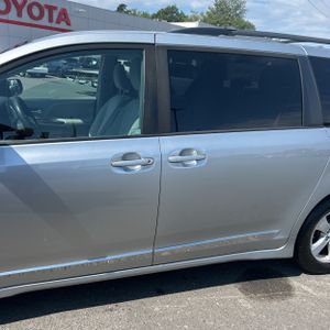 صورة 4 لـ 2019 Toyota SIENNA LE 8-PASSENGER