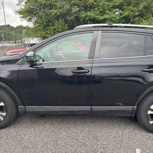 2017 Toyota RAV4 LE — фото 4
