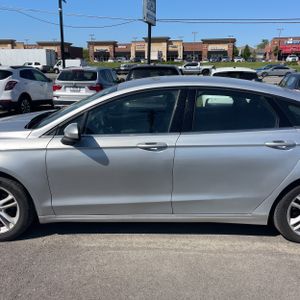 FORD FUSION SE - 4
