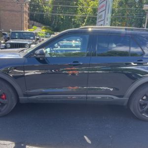 FORD EXPLORER ST - 4