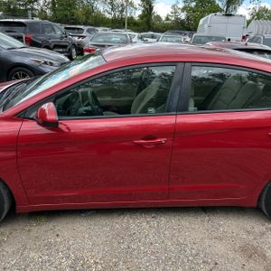 HYUNDAI ELANTRA SE - 4