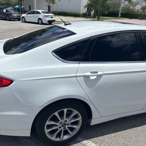 صورة 9 لـ 2017 FORD FUSION HYBRID SE