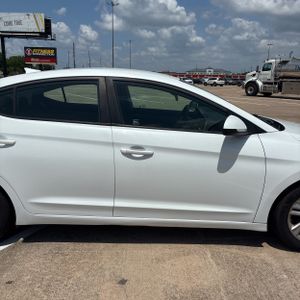 HYUNDAI ELANTRA SEL - 9