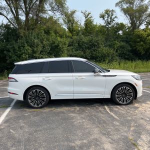 صورة 10 لـ 2025 Lincoln AVIATOR BLACK LABEL