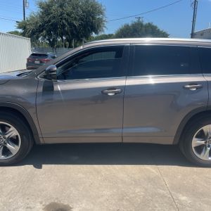 صورة 4 لـ 2017 Toyota HIGHLANDER LIMITED
