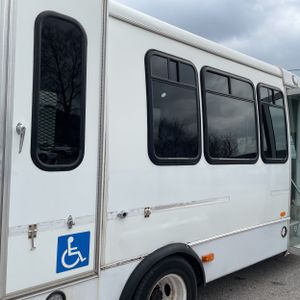 FORD E-450 CUTAWAY - 9