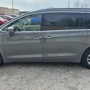 CHRYSLER PACIFICA TOURING L - 4