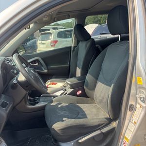 2011 Toyota RAV4 SPORT thumbnail 32