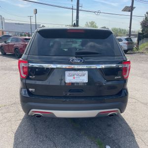 FORD EXPLORER XLT - 7