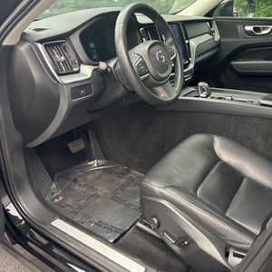 2023 Volvo XC60 B5 CORE thumbnail 37