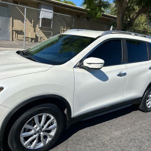 2017 Nissan ROGUE SV 照片 2