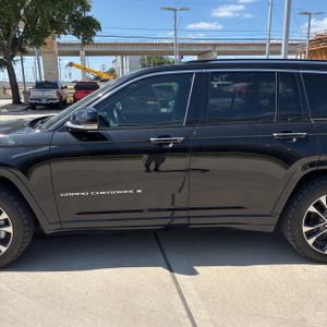 صورة 4 لـ 2022 JEEP GRAND CHEROKEE OVERLAND