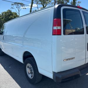 CHEVROLET EXPRESS 2500 - 5