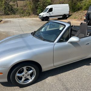MAZDA MX-5 MIATA BASE - 2