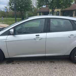 FORD FOCUS SE - 4