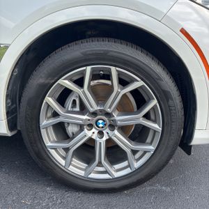 صورة 20 لـ 2020 BMW X7 XDRIVE40I