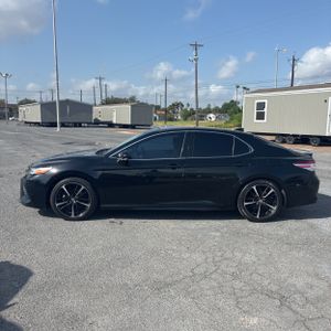 2020 Toyota CAMRY XSE photo 3