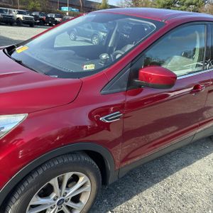 FORD ESCAPE SE - 2