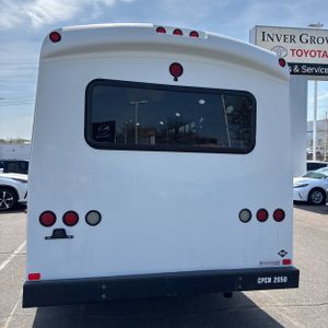 FORD E-450 CUTAWAY - 7