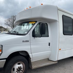 FORD E-450 CUTAWAY - 2