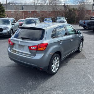 MITSUBISHI OUTLANDER SPORT ES - 8