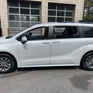 TOYOTA SIENNA - 4