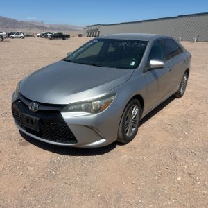 2015 Toyota CAMRY SE photo 1