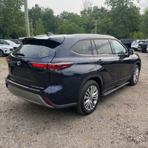 2024 Toyota HIGHLANDER LIMITED photo 8
