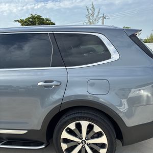 2020 KIA TELLURIDE EX photo 6