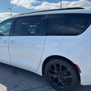 CHRYSLER PACIFICA TOURING L - 6