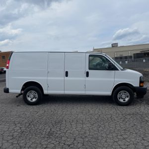CHEVROLET EXPRESS 2500 - 10