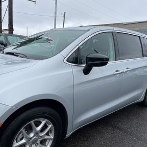 CHRYSLER PACIFICA TOURING L - 2