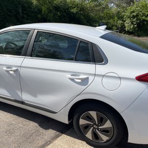 HYUNDAI IONIQ HYBRID SEL - 6
